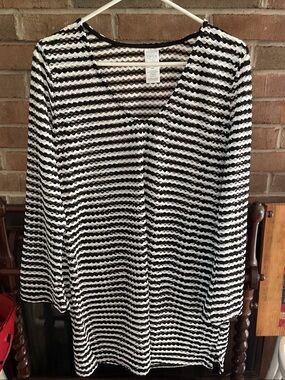 NWOT Time and Tru Black and White Wavy Striped Top